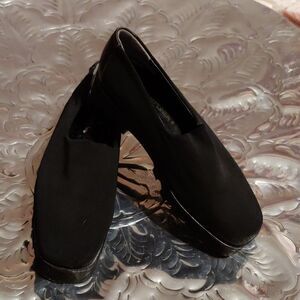 Brand new Donald J Plainer stretchy,with leather,and cool man made sole.sz.5.5